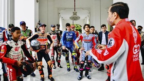 FOTO: Momen Tos, Foto, dan Jokowi di Parade MotoGP
