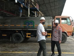 Kapolri Cek Produksi Minyak Goreng di Pabrik Bekasi, Begini Hasilnya