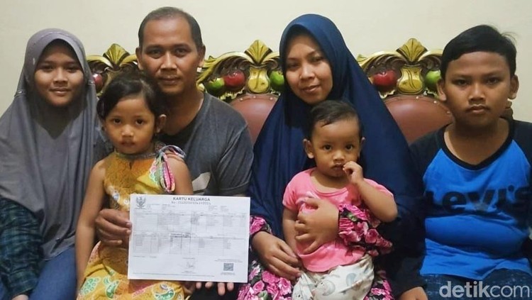 Keluarga dengan nama unik yakni satu huruf Keluarga dengan nama unik yakni satu huruf