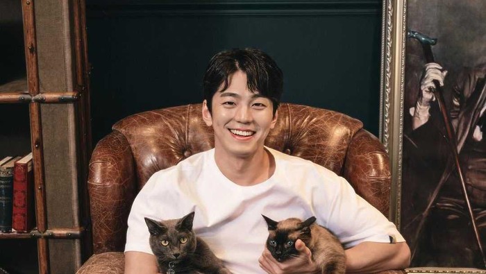 Potret Para Aktor Korea Populer dengan Kucing Kesayangan, Bikin Fans Gemas!