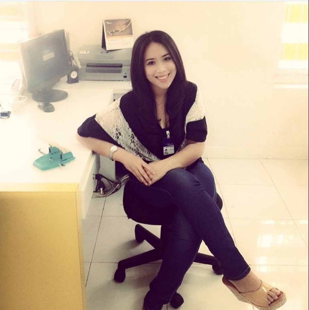 Sosok Maharani Kemala yang dijuluki crazy rich Bali jadi sorotan&comma; sebelumnya ia sempat jadi pegawai bank&period; Yuk&comma; intip transformasinya&excl;