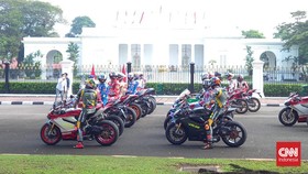 Parkir Motor Depan Istana, Pembalap MotoGP Jumpa Jokowi