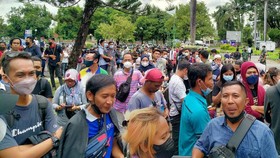 Antrean Penukaran Tiket MotoGP Mandalika Mengular hingga Ratusan Meter