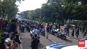 Rider dan Warga Penuhi Depan Istana Merdeka Jelang Parade MotoGP