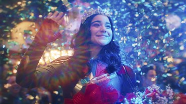 img-title Poster Terbaru 'Ms. Marvel' Perlihatkan Sosok Kamala Khan dan Keluarga