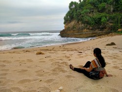 Unik! Ada Air Tawar di Balik Pasir Pantai Pringjono Wonogiri