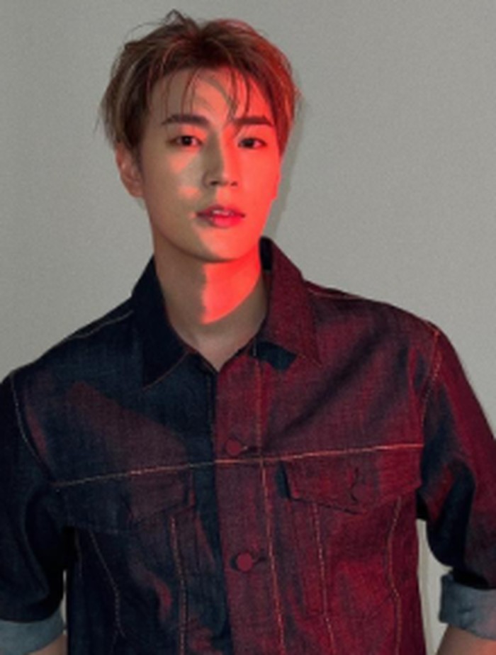 Park Seo Ham lahir dengan nama Park Gyeong Bok pada tanggal 28 Oktober 1993. Sebelum resmi mengganti namanya menjadi Park Seo Ham, ia juga sempat dikenal dengan nama Park Seung Jun./ foto: instagram.com/parkseoham