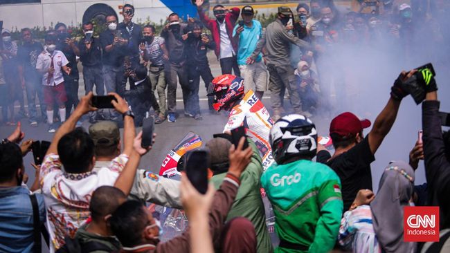 Parade Motogp Jakarta Aksi Bandel Marquez Di Hadapan Penggemar Malay News Indonesia