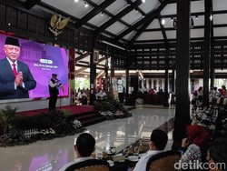 Usia Tak Jadi Halangan Bagi 100 Lanjut Usia Belajar di Sekolah Lansia Tangguh
