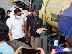 Minyak Goreng Curah Mengalir ke Pedagang Pasar, Segini Harganya