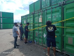 Polisi Gerebek 2 Gudang Timbun 21 Ton Minyak Goreng di Kalsel