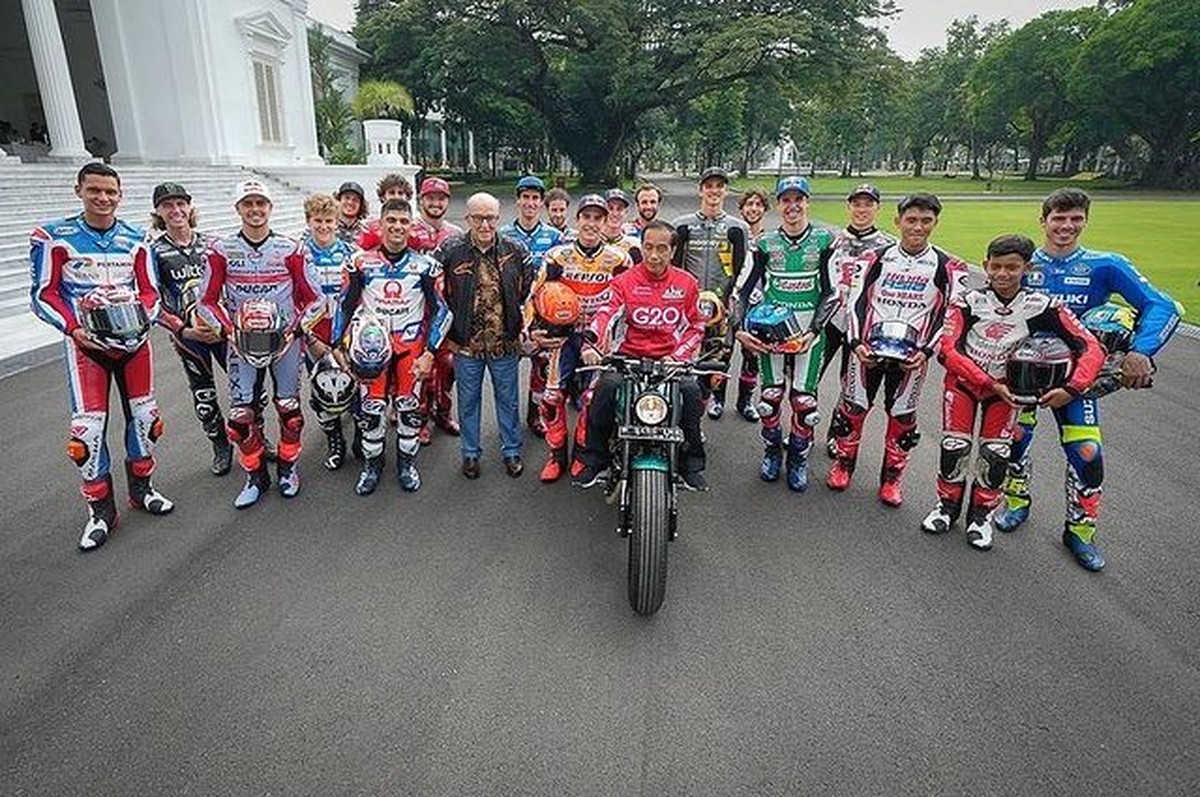 Para pebalap MotoGP melakukan parade dan bertemu dengan presiden Jokowi di Istana Negara Rabu &lpar;16&sol;3&rpar;&period; Yuk&comma; intip momennya&excl;