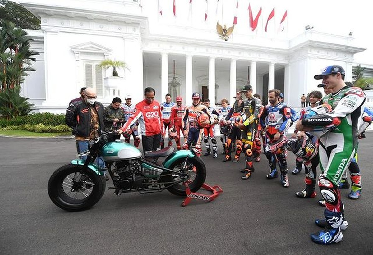 Para pebalap MotoGP melakukan parade dan bertemu dengan presiden Jokowi di Istana Negara Rabu &lpar;16&sol;3&rpar;&period; Yuk&comma; intip momennya&excl;