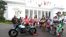 Para pebalap MotoGP melakukan parade dan bertemu dengan presiden Jokowi di Istana Negara Rabu &lpar;16&sol;3&rpar;&period; Yuk&comma; intip momennya&excl;