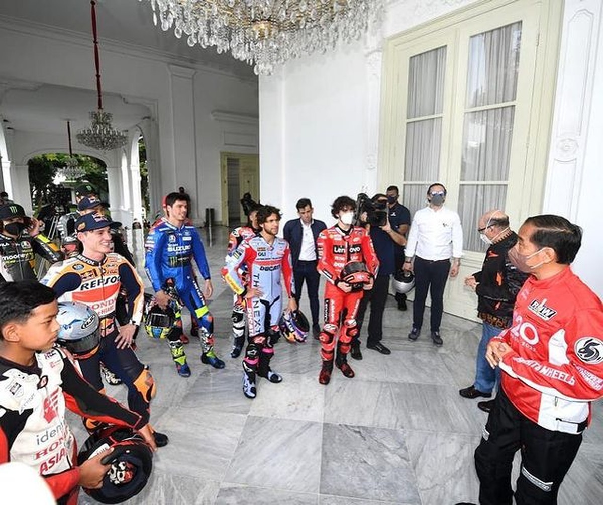 Para pebalap MotoGP melakukan parade dan bertemu dengan presiden Jokowi di Istana Negara Rabu &lpar;16&sol;3&rpar;&period; Yuk&comma; intip momennya&excl;