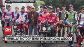 VIDEO: Jokowi Memamerkan Motor Kesayangannya ke Pembalap MotoGP