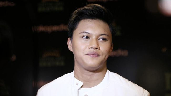 Rizky Febian enggan berkomentar soal proses perceraian yang tengah dijalani ayah dan ibu sambungnya, Sule dan Nathalie Holscher.
