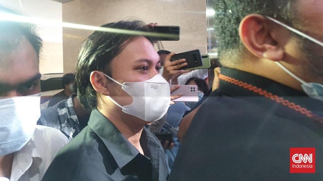 Kuasa hukum Rizky Febian mengatakan kliennya digelontori 19 pertanyaan oleh penyidik, dan tak disinggung soal penyerahan uang dari Doni Salmanan.