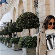 Simak Gaya Chic dan Awet Muda Rossa Selama di Paris