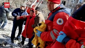 VIDEO: Warga Kharkiv Panik dan Berlarian Dibombardir Jet Rusia