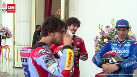 VIDEO: Rider MotoGP Cicipi Wedang Jahe Saat Tunggu Foto Bareng Jokowi