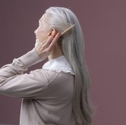 Panik Sudah Muncul Uban di Usia 20an? Begini 5 Cara Mudah Mengatasinya!