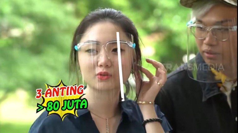 Vanessa Khong, tunangan Indra Kenz tersangka kasus investasi bodong jadi sorotan OOTD senilai Rp1,4 miliar. Yuk, intip!