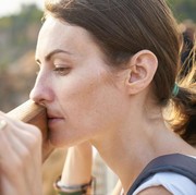 5 Kebiasaan Ini Bisa Membuatmu Jauh dari Rasa Bahagia, Termasuk Suka Overthinking!