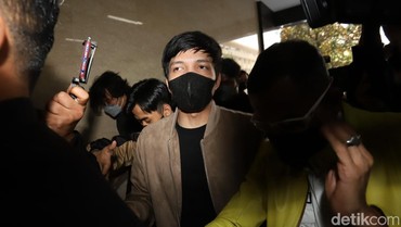 img-title Dapat Hadiah Tas Dior dari Doni Salmanan, Atta Halilintar Jadi Parno Pilih Teman