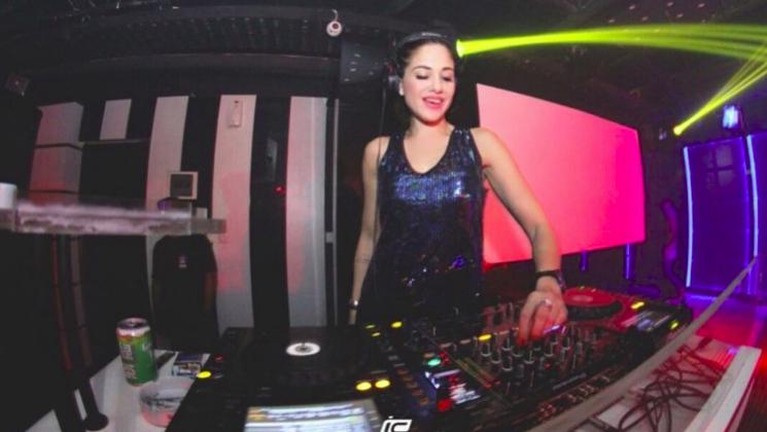 Chantal Dewi DJ Chantall Dewi yang ditangkap polisi karena sabu.