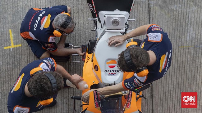Kekacauan jelang MotoGP India 2023 belum berakhir. Hingga Rabu (20/9) masih ada beberapa tim MotoGP dengan 50 persen anggota tim belum tiba di India.