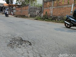 Duh! Ditambal Awal 2022, Jalan Menuju Wisata Darajat Rusak Lagi