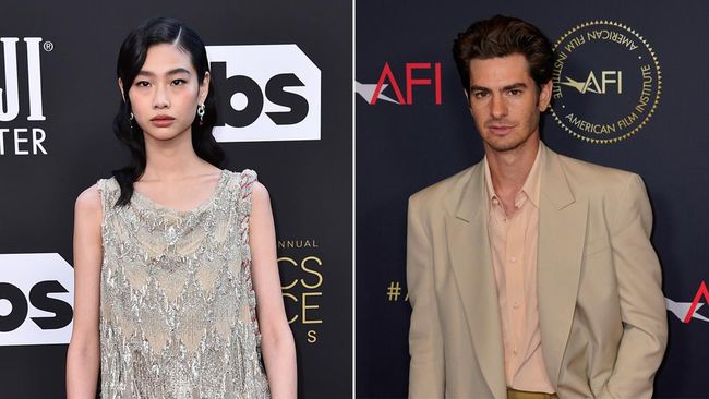 Aktris Jung Ho-yeon bertemu dengan Andrew Garfield di acara Critics Choice Awards 2022.