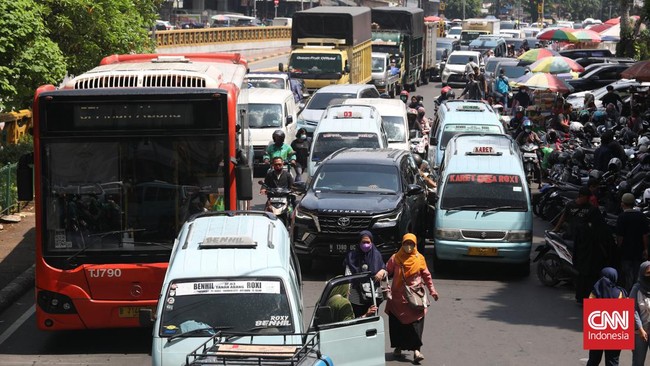 PPKM di Jawa-Bali berakhir hari ini. Sejumlah kasus baru hingga kematian dilaporkan mengalami penurunan selama sepekan terakhir.