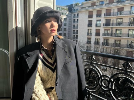 10 Potret Lisa BLACKPINK Jalan-jalan di Prancis, Batal ke Paris Fashion Week?