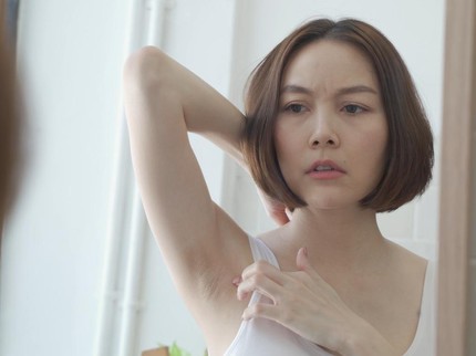Leher & Ketiak Menghitam Saat Hamil? Begini Cara Atasinya Bun