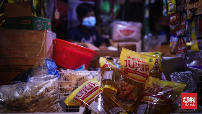 Fraksi PKS di DPR RI menyoroti antrean pembelian minyak goreng oleh masyarakat, bahkan hingga menelan korban jiwa.