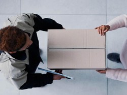 Simak! 5 Hal yang Harus Diperhatikan Saat Terima Paket Online