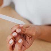 Rentan Mengeras dan Mudah Patah? Ini 6 Trik Mudah Jaga Kesehatan dan Kecantikan Kuku di Usia 40-an