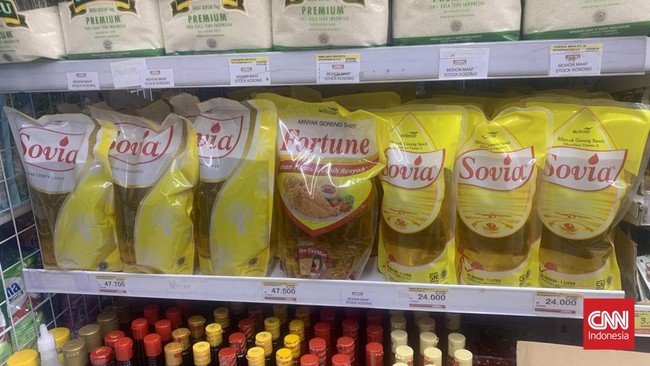 KPPU mengatakan 8 perusahaan berhasil menguasai 70 persen pangsa pasar minyak goreng di dalam negeri. Hal itu membuat harga minyak goreng di pasar sama.