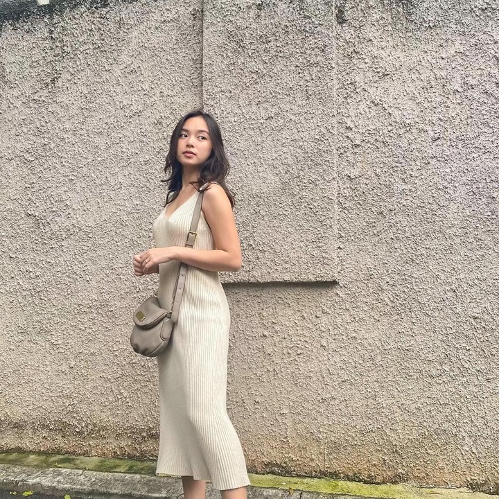 <p>Bella sendiri merupakan gadis kelahiran tahun 2000. Saat ini ia sudah berusia 22 tahun dan beranjak dewasa. (Foto: Instagram @nabilahrdz)<br /><br /><br /></p>