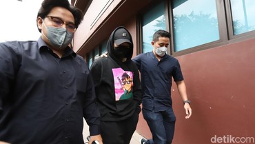 Uang Rp1 M Reza Arap dari Doni Salmanan Disita VS Atta Bawa Tas Dior ke Polisi