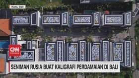 VIDEO: Seniman Rusia Lukis Kaligrafi Sebagai Pesan Damai dari Bali