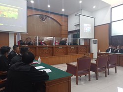 Kuasa Hukum Irjen Napoleon Debat dengan Hakim, Sidang Dakwaan Ditunda
