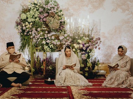 Pengajian Jelang Pernikahan Putri Tanjung dan Andra, Suasana Penuh Haru