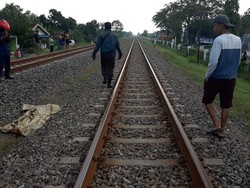 Tidak Ingin Telat Salat Asar, Biker di Jombang Tewas Tertabrak KA