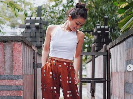 7 Tips Diet Nirina Zubir yang Makin Ramping di Usia 43, Tetap Makan Enak Bun