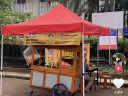 Viral di TikTok, 5 Bakso Gerobakan di Semarang hingga Denpasar Jadi Incaran