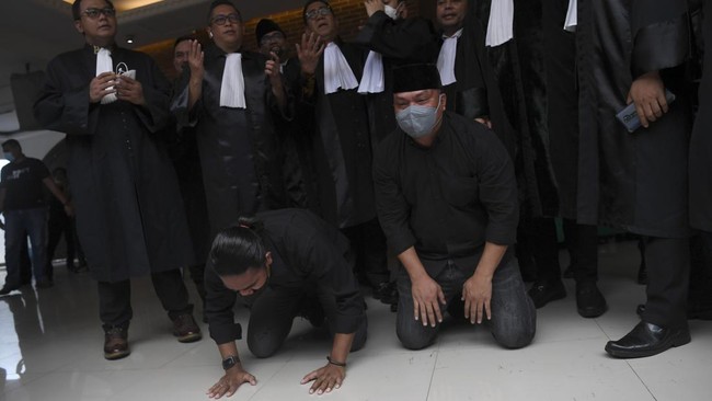 Polda Metro Jaya mengatakan bakal mengembalikan posisi dari dua penyidik usai divonis lepas oleh Majelis Hakim dalam kasus unlawful killing Laskar FPI.