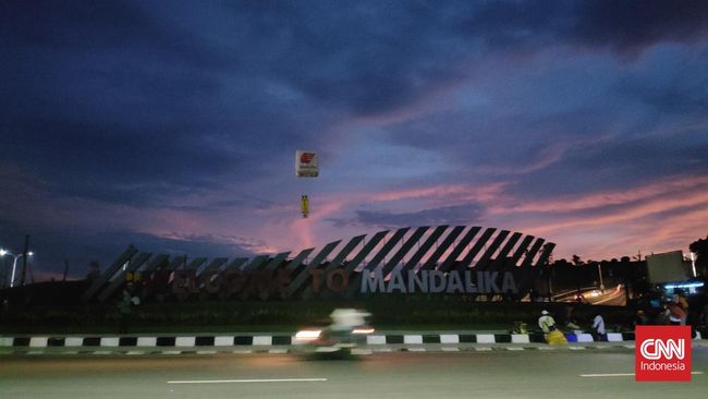 Banyak destinasi wisata di Lombok lokasinya tidak jauh dari Sirkuit Mandalika, sehingga wisatawan bisa berkunjung usai nonton WSBK Mandalika 2022.